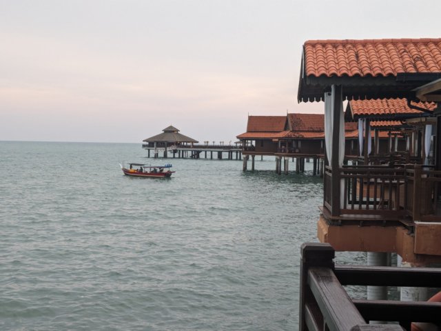 watercabinsandthethairestaurant.jpg