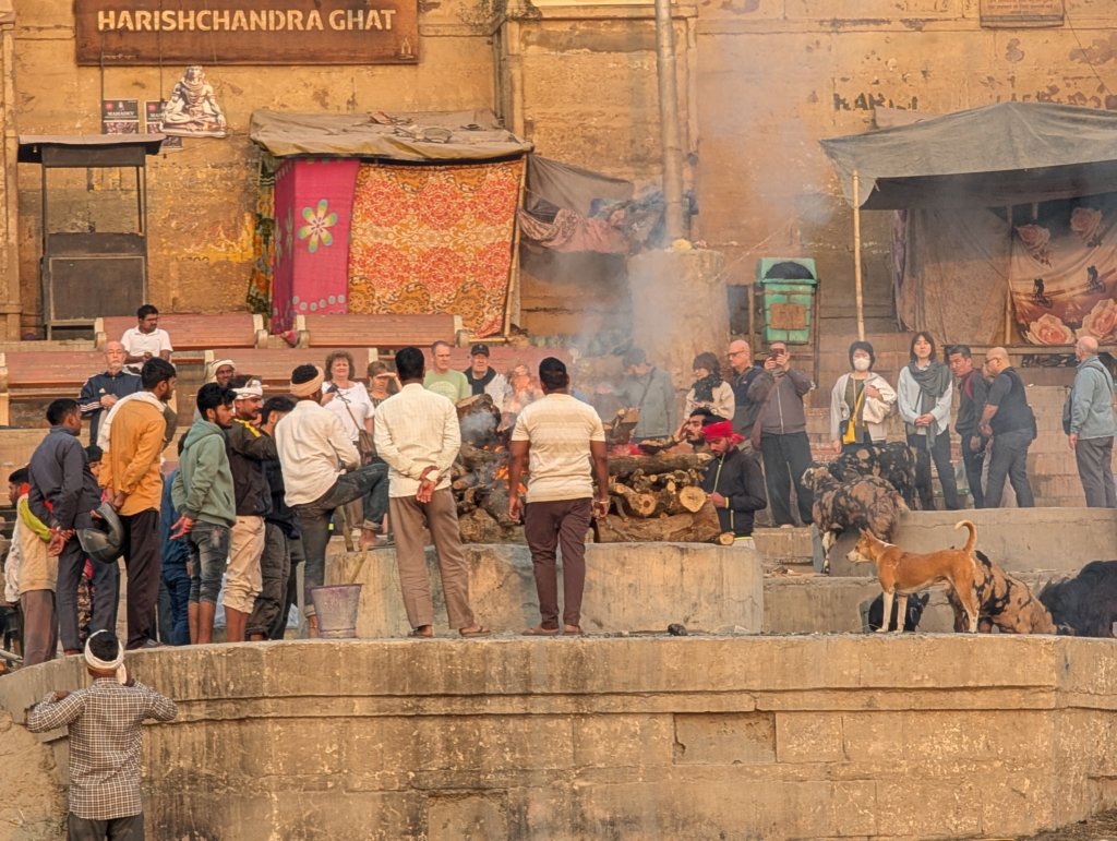 cremationontheganges3.jpg