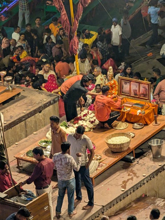 holifestivalonthegangesinvaranasi10.jpg