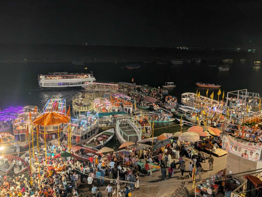 holifestivalonthegangesinvaranasi2.jpg