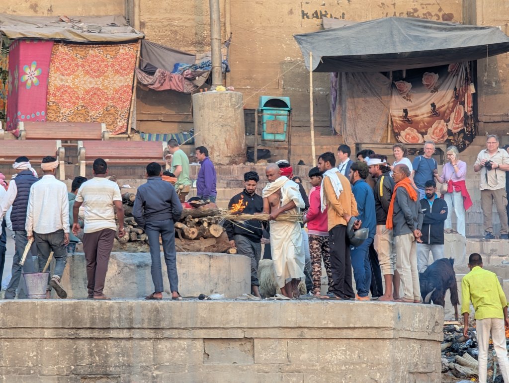preparingforcremationontheganges10.jpg