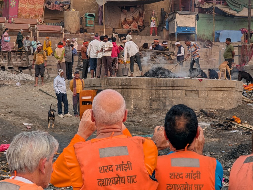 preparingforcremationontheganges4.jpg