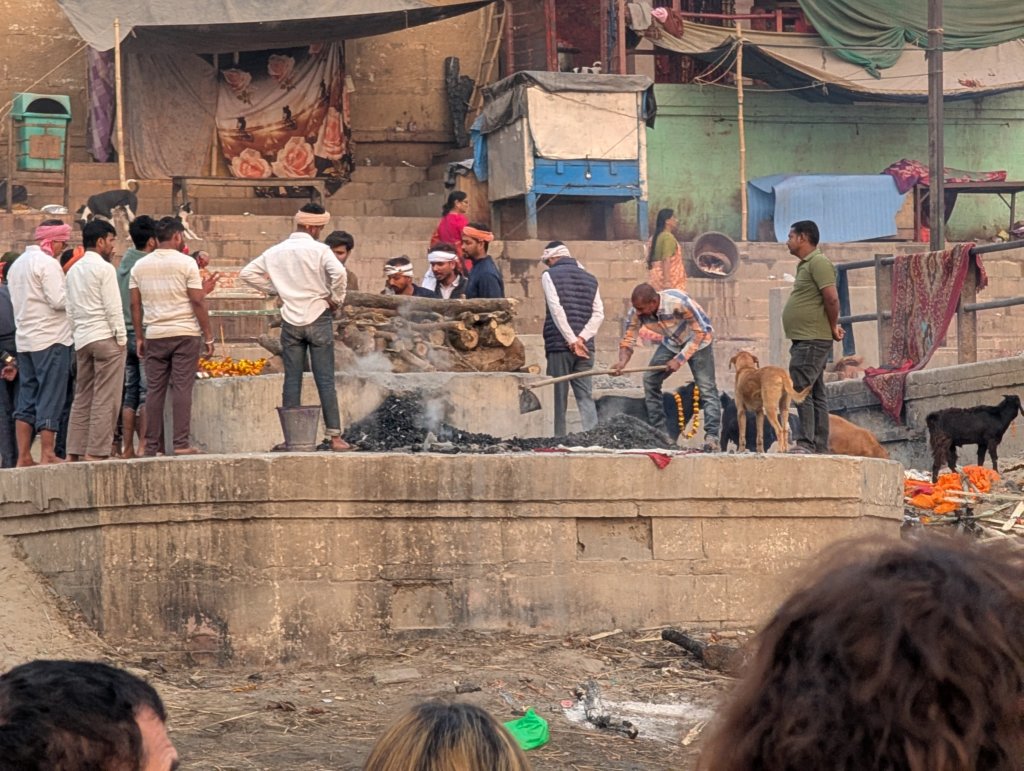 preparingforcremationontheganges5.jpg