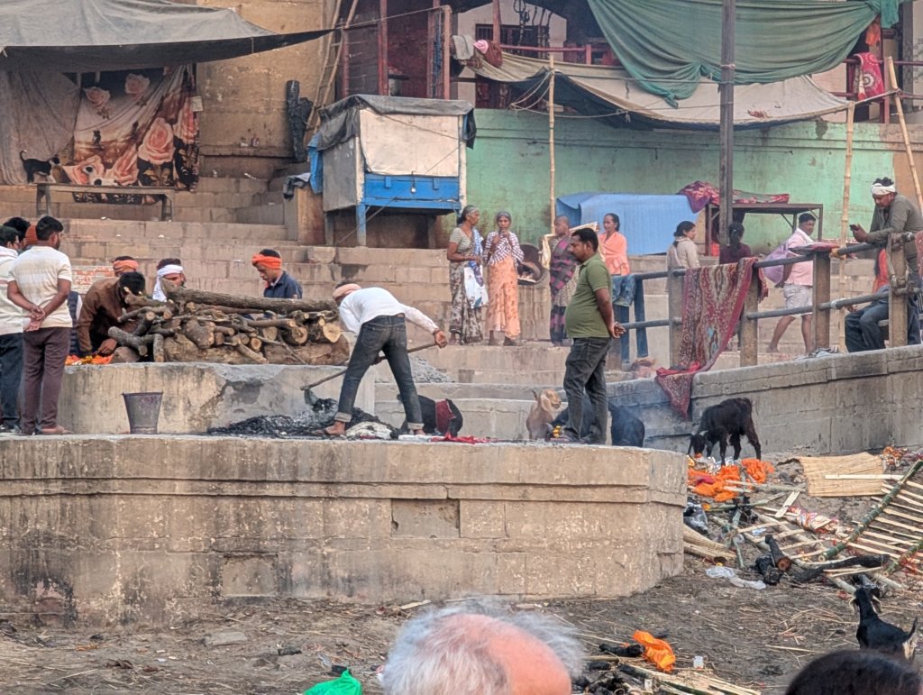 preparingforcremationontheganges6.jpg
