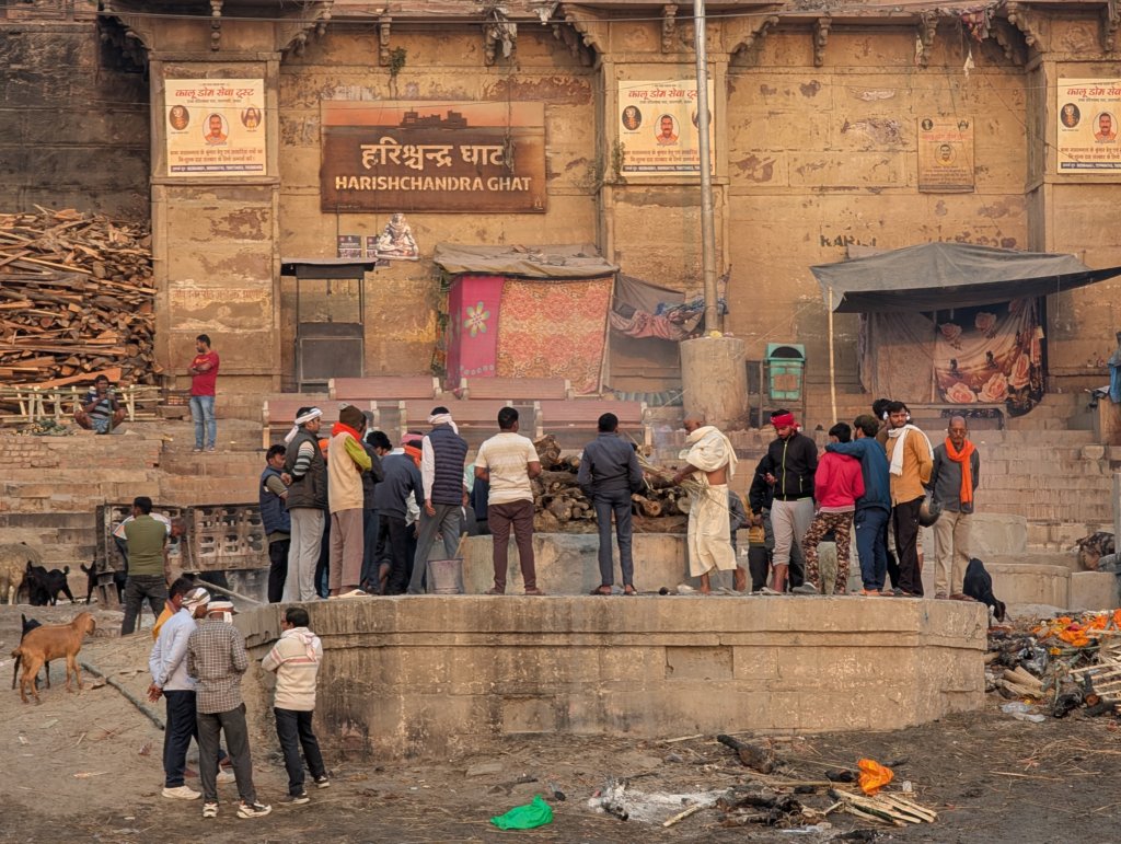 preparingforcremationontheganges9.jpg